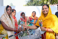 मंत्री राजवाड़े ने 30 महिलाओं को किया साइकिल वितरण
