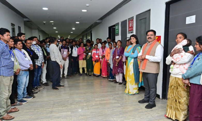 सुकमा जिले के ग्राम पंचायत प्रतिनिधियों से उपमुख्यमंत्री शर्मा ने की मुलाकात