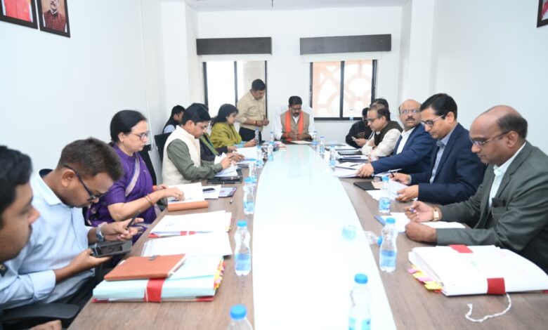 पंचायत एवं ग्रामीण विकास विभाग के बजट निर्माण को लेकर उपमुख्यमंत्री शर्मा ने ली समीक्षा बैठक पंचायत एवं ग्रामीण विकास विभाग के बजट निर्माण को लेकर उपमुख्यमंत्री शर्मा ने ली समीक्षा बैठक