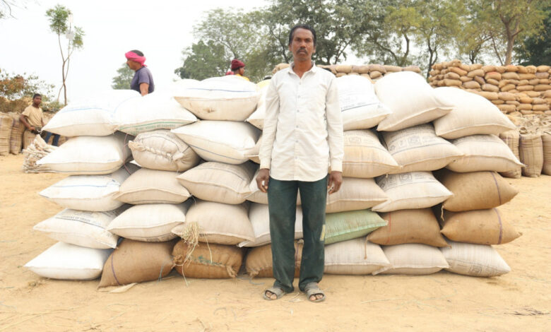 सक्ती धान उपार्जन केंद्र में देव कुमार ने 64.40 क्विंटल धान का किया विक्रय