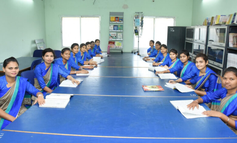 नक्सल प्रभावित क्षेत्रों में विज्ञान एवं वाणिज्य विषय के अध्ययन-अध्यापन के लिए 2.40 करोड़ का प्रावधान