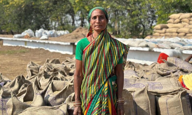 धान खरीदी व्यवस्था ने बदली महिला किसान चौती बाई की ज़िंदगी धान खरीदी व्यवस्था ने बदली महिला किसान चौती बाई की ज़िंदगी