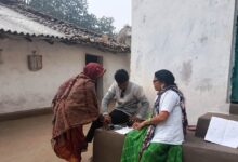 स्वास्थ्य विभाग की नवाचारी पहल से दुर्गम क्षेत्रों में बुजुर्गों तक पहुँचा आयुष्मान कवच