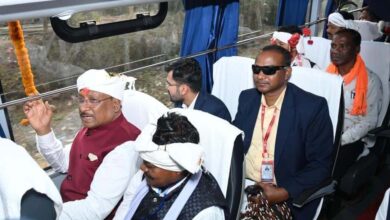 मुख्यमंत्री साय ने किया कुरूसनार से 4 किमी तक ग्रामीणों के साथ बस में यात्रा मुख्यमंत्री साय ने किया कुरूसनार से 4 किमी तक ग्रामीणों के साथ बस में यात्रा