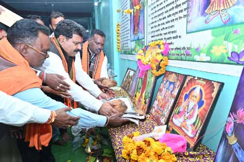 माता शाकम्बरी की कृपा से समाज समृद्धि के पथ पर अग्रसर हो रहा- उपमुख्यमंत्री शर्मा माता शाकम्बरी की कृपा से समाज समृद्धि के पथ पर अग्रसर हो रहा- उपमुख्यमंत्री शर्मा