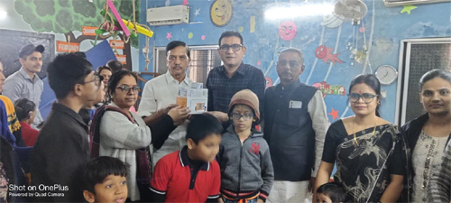 दिव्यांग बच्चों की विशेष स्कूल में जैन संवेदना ट्रस्ट ने बीपी शुगर टेस्टिंग इक्यूपमेंट किया प्रदान