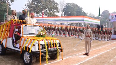 मंत्री राजवाड़े ने बलरामपुर में किया ध्वजारोहण, ली परेड की सलामी, विकास व समावेशी छत्तीसगढ़ का दिया संदेश