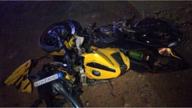 तेज रफ्तार बाइक बस से टकराई, बाईक सवार युवक की हुई मौत