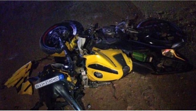 तेज रफ्तार बाइक बस से टकराई, बाईक सवार युवक की हुई मौत