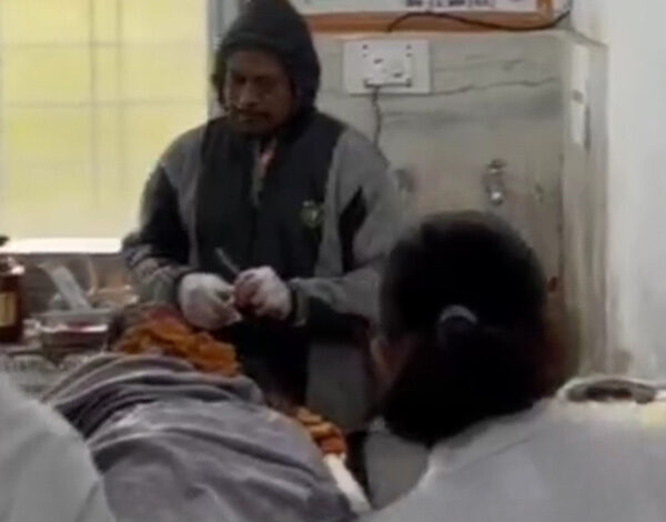 दो भालुओं ने महिला पर किया हमला दो भालुओं ने महिला पर किया हमला