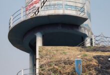 जमीदोज होता गांव में लगा नल, दो साल भी गांव में पानी नहीं, पानी टँकी से रिस रहा पानी