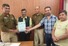 रायपुर रेलवे स्टेशन के कायाकल्प के बीच यातायात सुदृढ़ीकरण के लिए चेंबर ने डीएसपी को सौंपा ज्ञापन