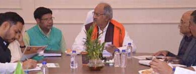 15 जनवरी को 5 लाख विद्यार्थी एक साथ गायेंगे वंदे मातरम्, हेलीकॉप्टर से होगी फूलों की वर्षा 15 जनवरी को 5 लाख विद्यार्थी एक साथ गायेंगे वंदे मातरम्, हेलीकॉप्टर से होगी फूलों की वर्षा