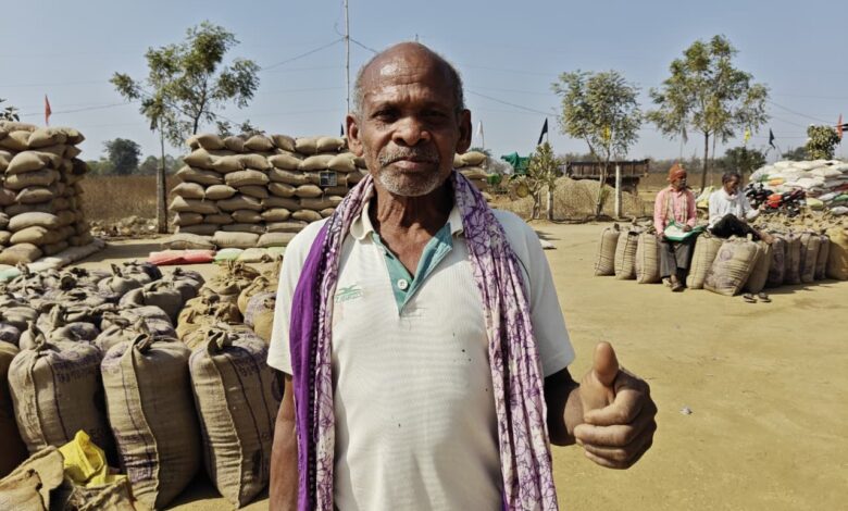 सुव्यवस्थित केंद्रों में धान बेचकर खिले किसानों के चेहरे