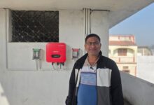 उपभोक्ता से ऊर्जा दाता बने कृष्ण कुमार, सोलर सिस्टम से हर दिन मिल रही 20 यूनिट बिजली का उत्पादन