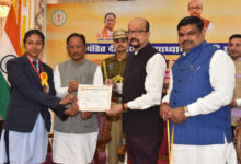 राज्यपाल डेका व मुख्यमंत्री साय ने 10वीं और 12वीं परीक्षा के मेधावी विद्यार्थियों को किया सम्मानित