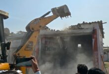 आमासिवनी में अवैध कब्जा कर व्यवसाय कर रहे पक्के निर्माण पर चला निगम का बुलडोजर