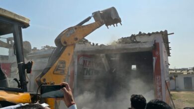 आमासिवनी में अवैध कब्जा कर व्यवसाय कर रहे पक्के निर्माण पर चला निगम का बुलडोजर