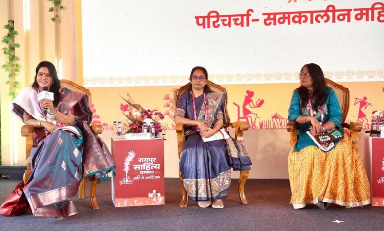 लाला जगदलपुरी मण्डप में समकालीन महिला लेखन पर सार्थक परिचर्चा लाला जगदलपुरी मण्डप में समकालीन महिला लेखन पर सार्थक परिचर्चा