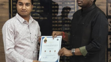 शिक्षक खगेन्द्र को नवाचारपूर्ण शिक्षण हेतु कलेक्टर ने किया सम्मानित