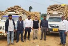 रेवटी धान उपार्जन केंद्र में पुराना धान खपाने का प्रयास, दो पिकअप वाहन सहित 50 क्विंटल धान जप्त