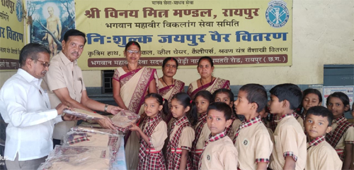 श्री विनय विद्या मंदिर में 150 छात्र – छात्राओं को गणवेश, बेल्ट व शूज वितरित श्री विनय विद्या मंदिर में 150 छात्र – छात्राओं को गणवेश, बेल्ट व शूज वितरित