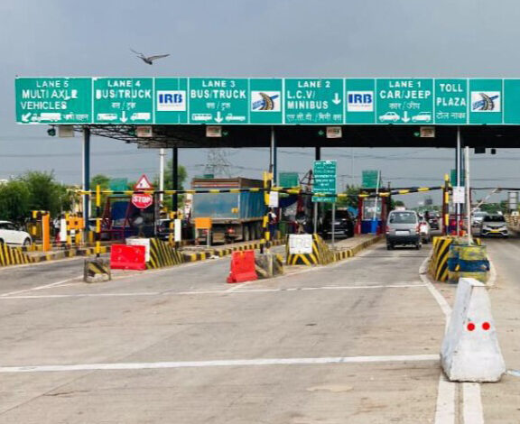टोल प्लाजा पर वाहन के रजिस्ट्रेशन नंबर से जुड़े दस्तावेजों को होगी डिजिटली जांच, कटेगा चालान
