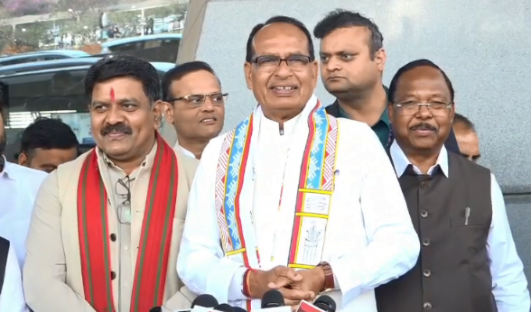 पिछली सरकार ने प्रधानमंत्री आवास योजना में बरती कोताही, वर्तमान सरकार ने लाई तेजी – चौहान पिछली सरकार ने प्रधानमंत्री आवास योजना में बरती कोताही, वर्तमान सरकार ने लाई तेजी – चौहान