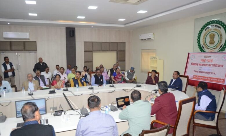 पेंशनर्स को किसी प्रकार की न हो असुविधा, बैंक सभी आवश्यक सुविधाएं सुनिश्चित करें : कलेक्टर