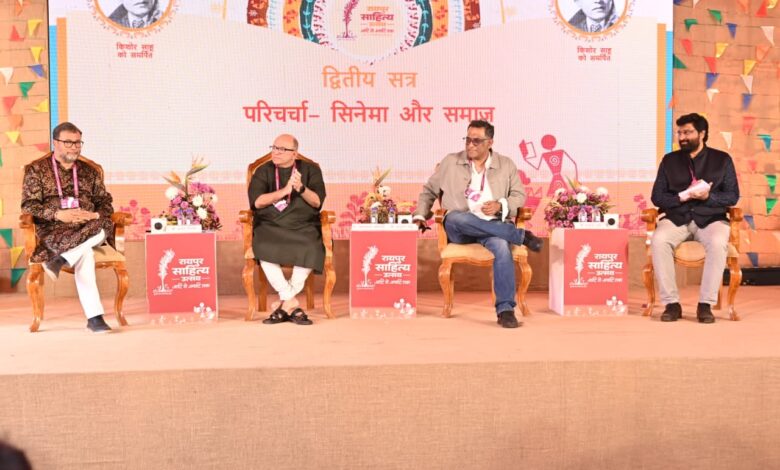 लोग रिस्क लेकर सामाजिक सरोकार से जुड़ा सिनेमा बनाते हैं : बसु लोग रिस्क लेकर सामाजिक सरोकार से जुड़ा सिनेमा बनाते हैं : बसु