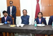 रामकृष्ण मिशन के सेवा कार्यों की मुख्यमंत्री ने की सराहना, कहा – शिक्षा के बिना मानव जीवन अधूरा