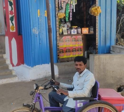 बैटरी चालित मोटराइज्ड ट्राइसाइकिल बनी संबल, दिव्यांग हरिचंद बना आत्मनिर्भर