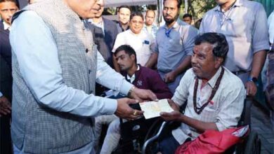 व्यांग प्रवीण को पुत्री की शादी के लिए मिला 20 हजार का तत्कालीक सहायता