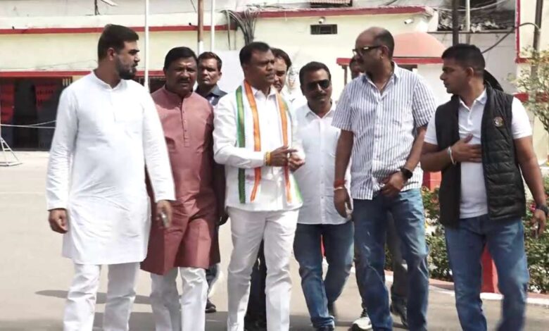 पूर्व मंत्री कवासी लखमा से मुलाकात आदिवासी नेताओं को टारगेट करने का आरोप पूर्व मंत्री कवासी लखमा से मुलाकात आदिवासी नेताओं को टारगेट करने का आरोप