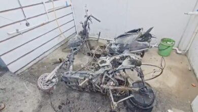 कॉलेज रोड पर इलेक्ट्रिक स्कूटी में आग, दो पेट्रोल वाहन भी जले