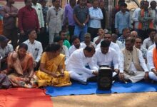 राजिम कल्प कुंभ मेला अवैध वसूली के आरोप, जनप्रतिनिधियों का धरना