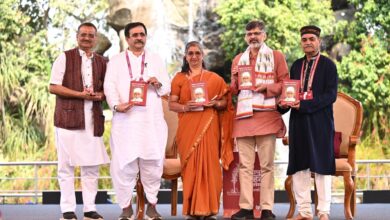 महामना के आदर्श और विचारों को समर्पित पुस्तक का लोकार्पण समारोह आयोजित महामना के आदर्श और विचारों को समर्पित पुस्तक का लोकार्पण समारोह आयोजित