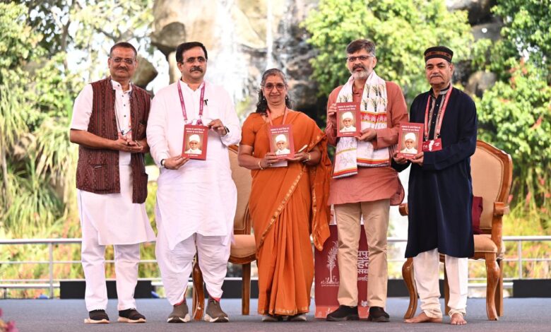 महामना के आदर्श और विचारों को समर्पित पुस्तक महामना के आदर्श और विचारों को समर्पित पुस्तक