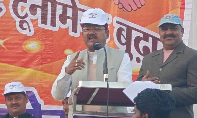 क्रिकेट के मैदान से मंत्री का संदेश: एक वोट बदल सकता है लोकतंत्र का भविष्य