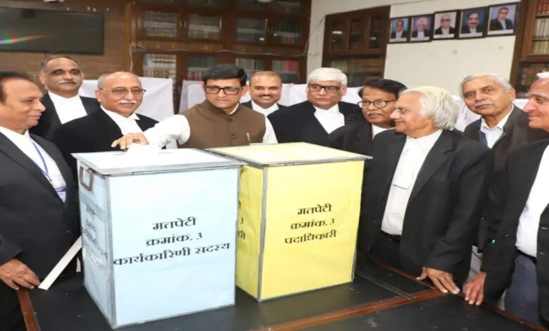 20 वोटों से जीत इंदौर हाईकोर्ट बार चुनाव में मनीष यादव अध्यक्ष निर्वाचित