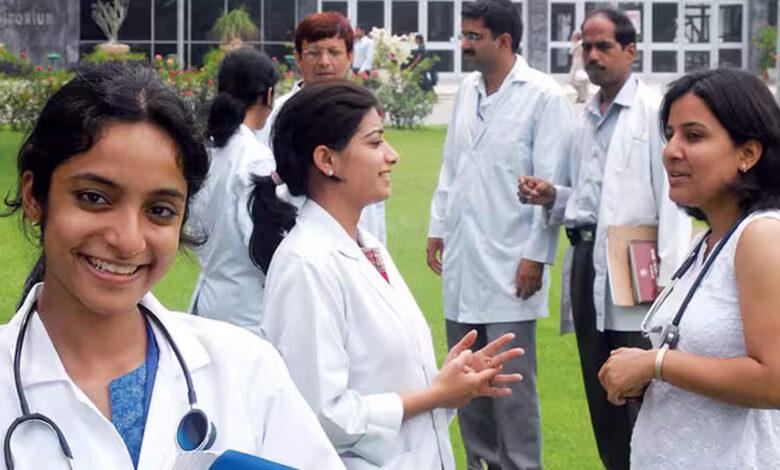 मेडिकल पीजी डोमिसाइल आरक्षण रद्द, सीटें संस्थागत व ओपन मेडिकल पीजी डोमिसाइल आरक्षण रद्द, सीटें संस्थागत व ओपन