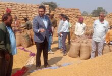 धान खरीदी में बड़ी गड़बड़ी कलेक्टर के औचक निरीक्षण में अनियमितताएं उजागर, प्रबंधक निलंबित