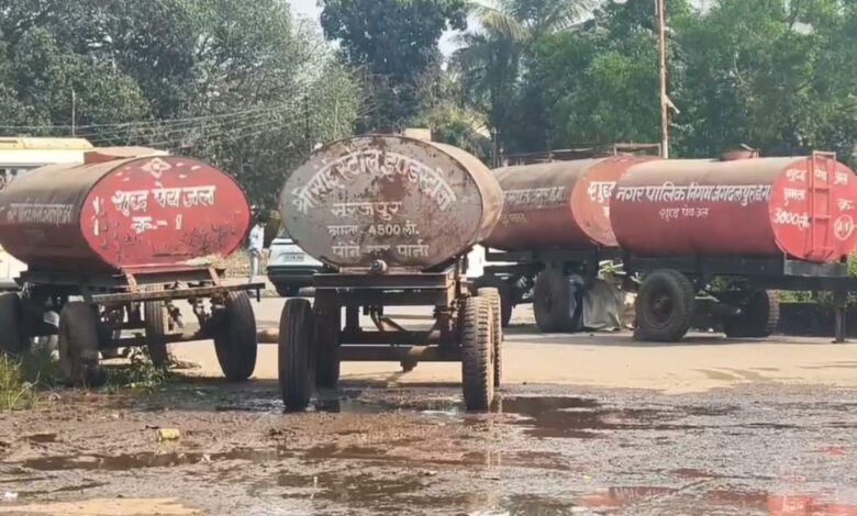 जगदलपुर में पेयजल संकट नल से पानी दूर, टैंकर ही भरोसा जगदलपुर में पेयजल संकट नल से पानी दूर, टैंकर ही भरोसा