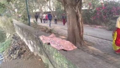 नरैया तालाब पर महिला का शव बरामद, पुलिस जांच में जुटी नरैया तालाब पर महिला का शव बरामद, पुलिस जांच में जुटी