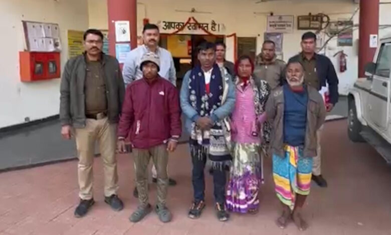 नाबालिग अपहरण में पुलिस ने तीन गिरफ्तार, पास्टर और पत्नी भी शामिल नाबालिग अपहरण में पुलिस ने तीन गिरफ्तार, पास्टर और पत्नी भी शामिल