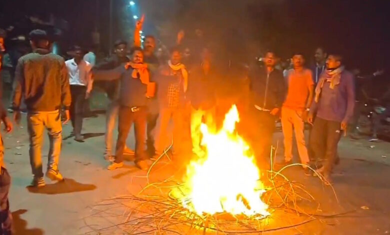 कृषि महाविद्यालय स्थल को लेकर संघर्ष और उग्र विरोध कृषि महाविद्यालय स्थल को लेकर संघर्ष और उग्र विरोध