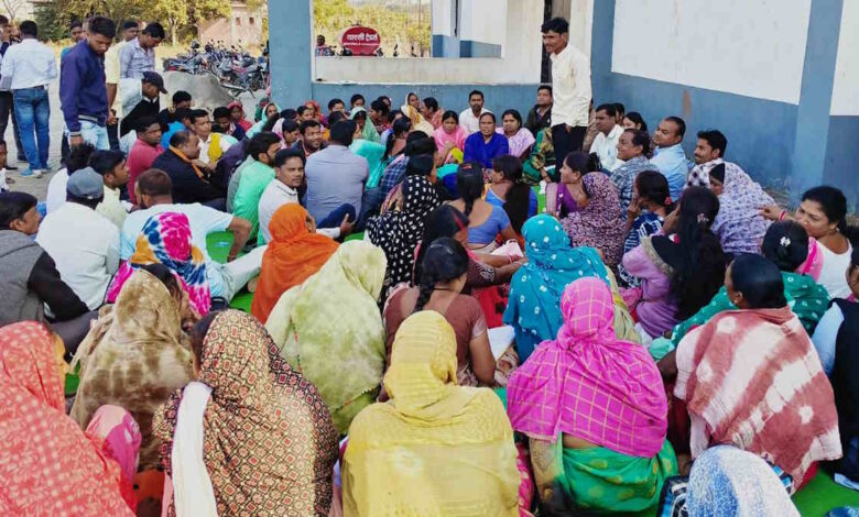 आदिवासी विभाग में हड़कंप: अतिरिक्त भर्ती हटाने के आदेश के बाद आंदोलन