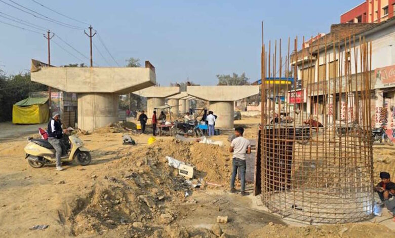 गड्ढे में गिरकर युवक की मौत, पीडब्ल्यूडी लापरवाही पर सवाल