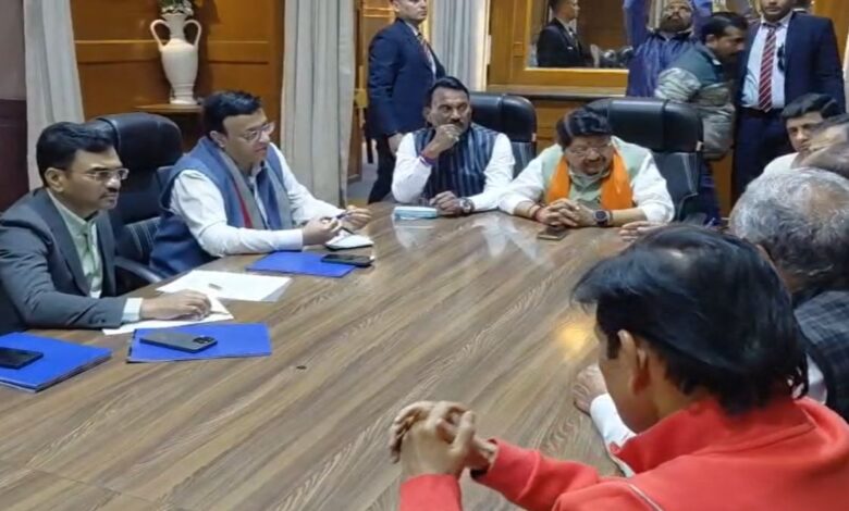 दूषित पानी पर हाईलेवल बैठक, सरकार ने टैंकर सप्लाई और सुधार कार्य शुरू किया दूषित पानी पर हाईलेवल बैठक, सरकार ने टैंकर सप्लाई और सुधार कार्य शुरू किया