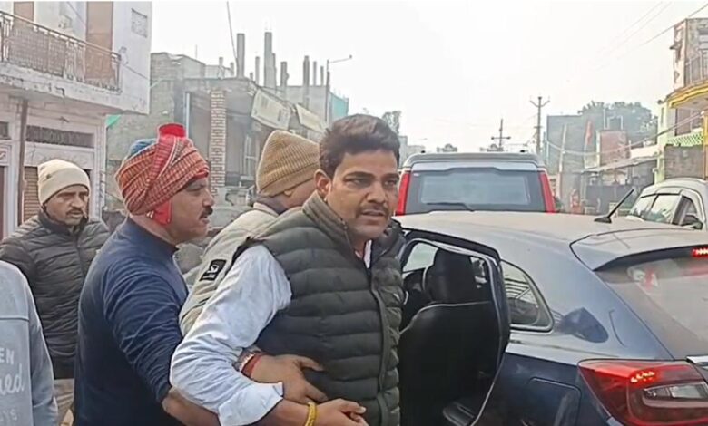 कांग्रेस अध्यक्ष अभिषेक पचौरी को पुलिस ने घर से उठाया